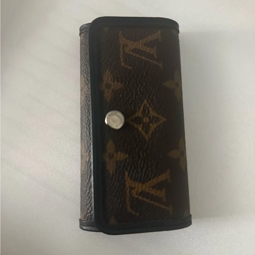 Preloved excellent condition Louis Vuitton Monogram Key Holder